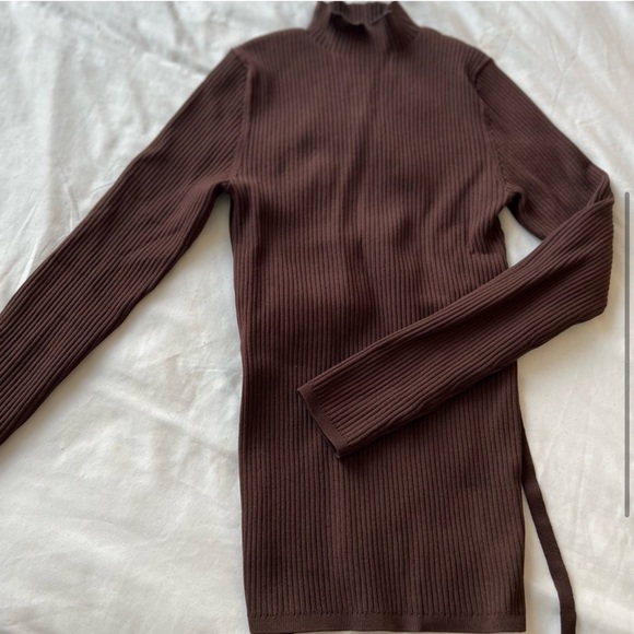 Babaton
Sculpt Knit Tie-Back Longsleeve - Picture 3 of 7